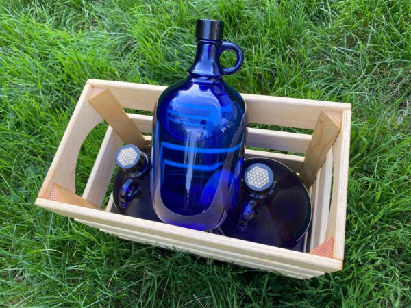 Blauglasflaschen 2 Stück in stapelbarer Holzkiste